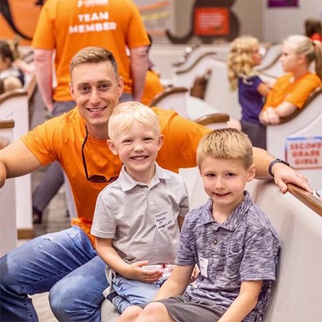 Image of a father and his children at Lighthouse Baptist Church in Theodore, AL.